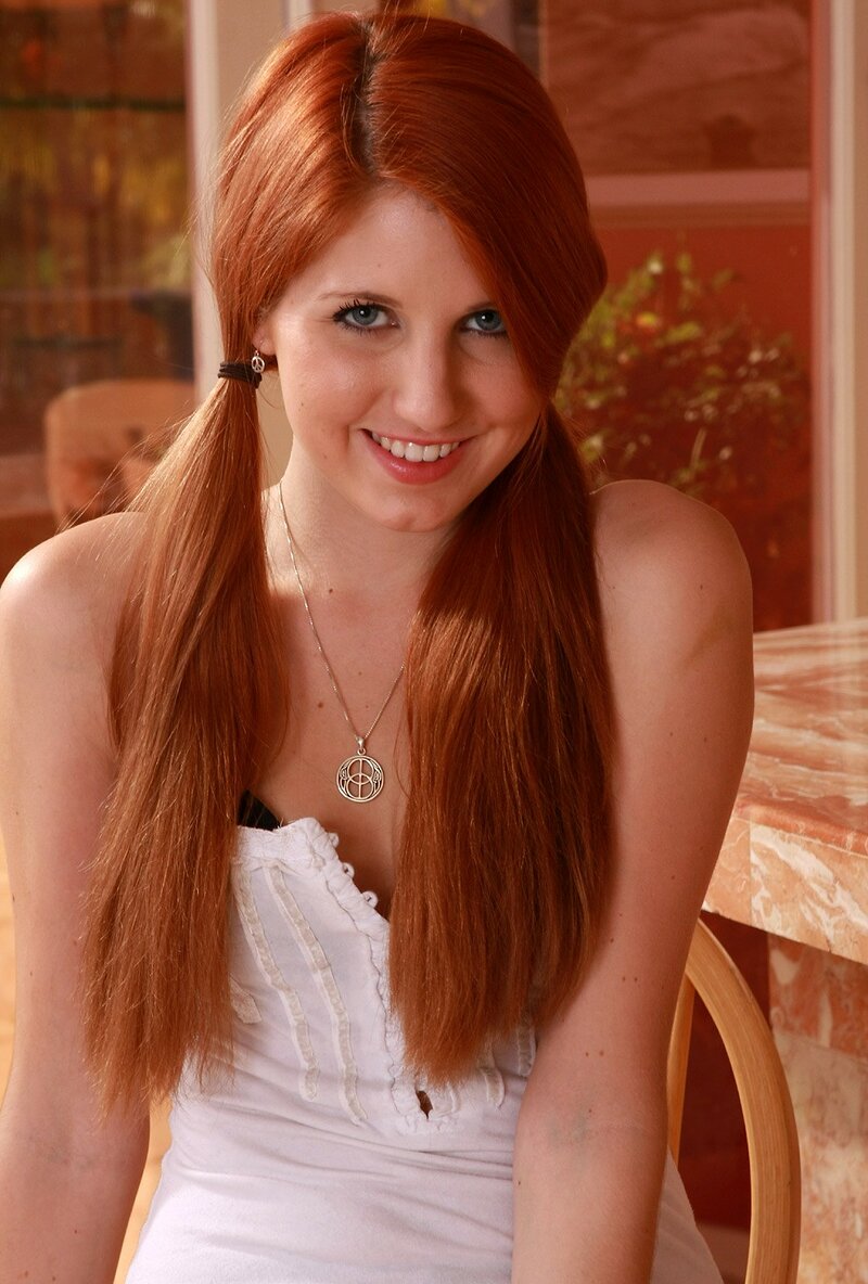 Елена, 18 лет, 4 размер груди